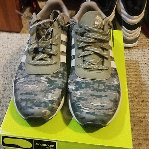 Adidas cloudfoams - Picture 2 of 4